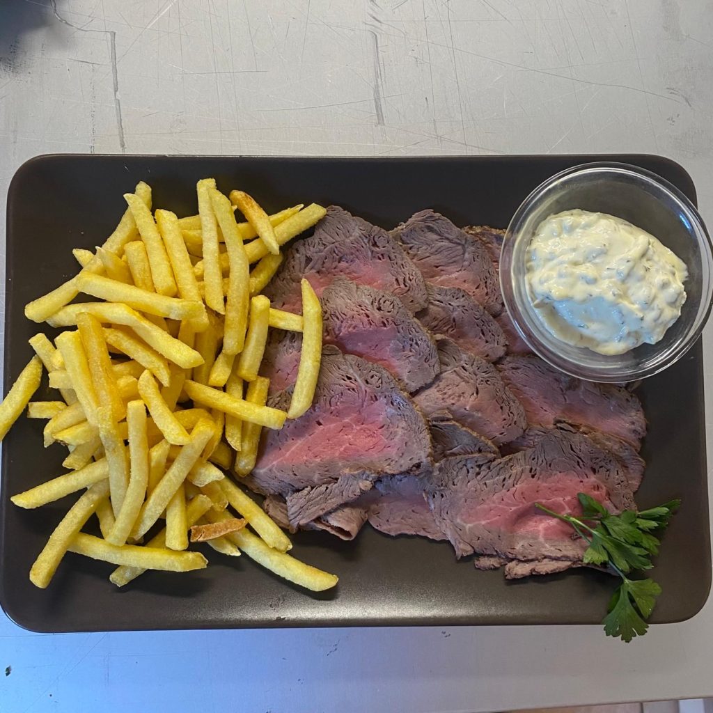 Roast-beef, frites et sauce tartare